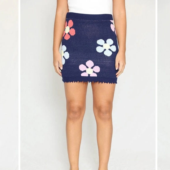 New Miss Sparkling blue flower knit mini skirt small med and large - Picture 1 of 3